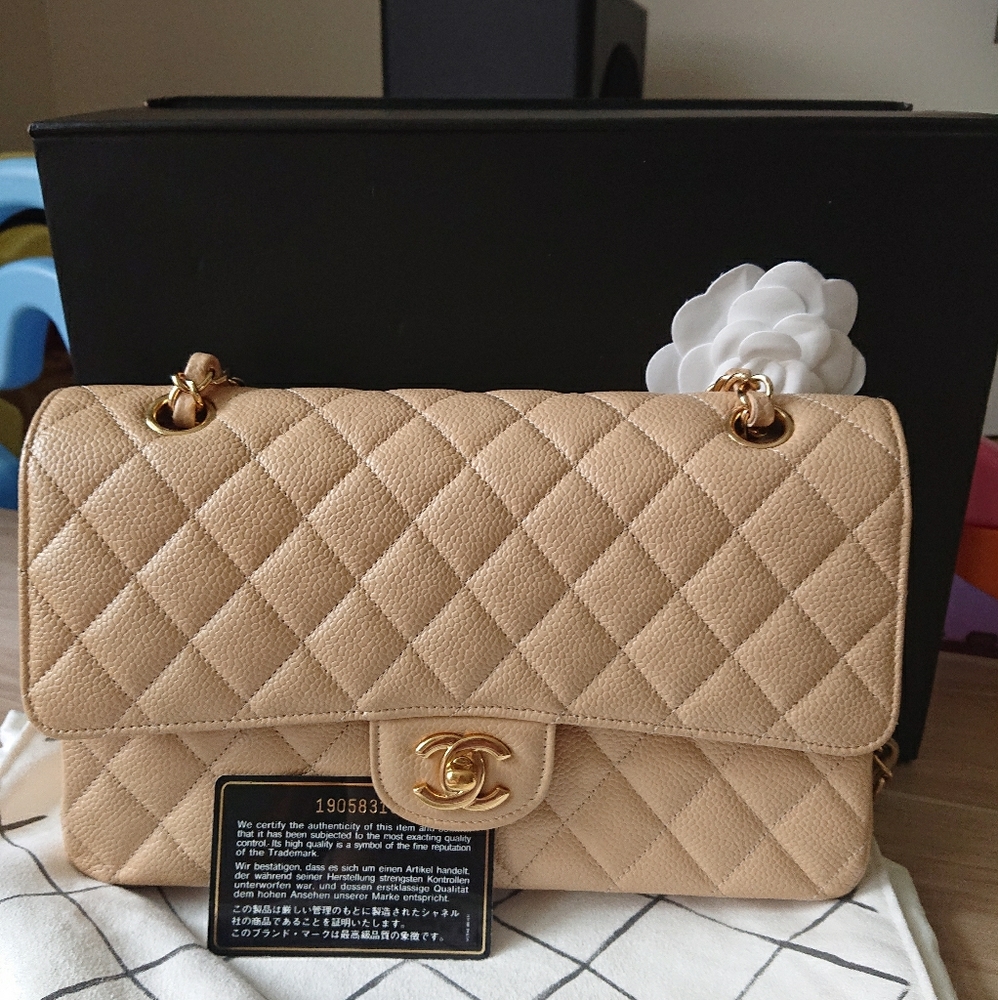 Chanel caviar classic flap bag medium beige GHW